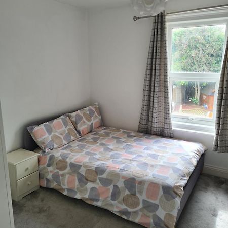 A Private & Beautiful Bedroom With Shared Bathroom In The Heart Of Bournemouth Luaran gambar